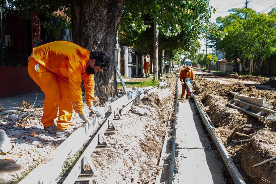 EL MUNICIPIO AVANZA CON LAS OBRAS DE PAVIMENTACIÓN EN QUILMES SUR