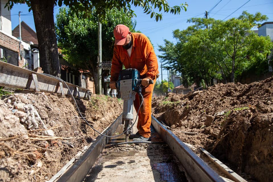 EL MUNICIPIO AVANZA CON LAS OBRAS DE PAVIMENTACIÓN EN QUILMES SUR