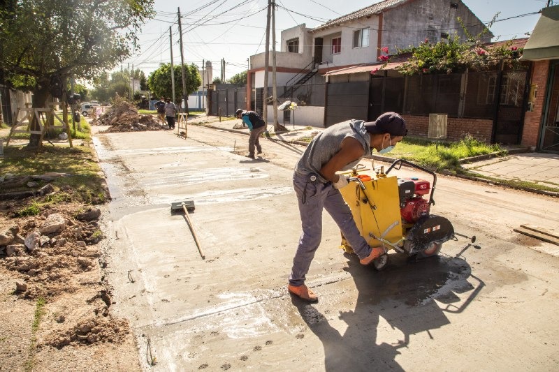  IMPORTANTES TRABAJOS DE BACHEO Y HORMIGONADO EN EL BARRIO VILLA ALCIRA