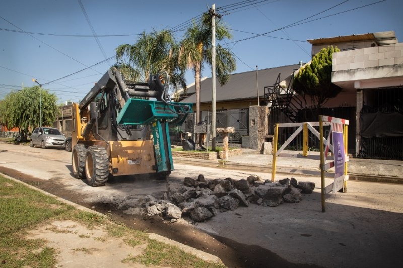  IMPORTANTES TRABAJOS DE BACHEO Y HORMIGONADO EN EL BARRIO VILLA ALCIRA