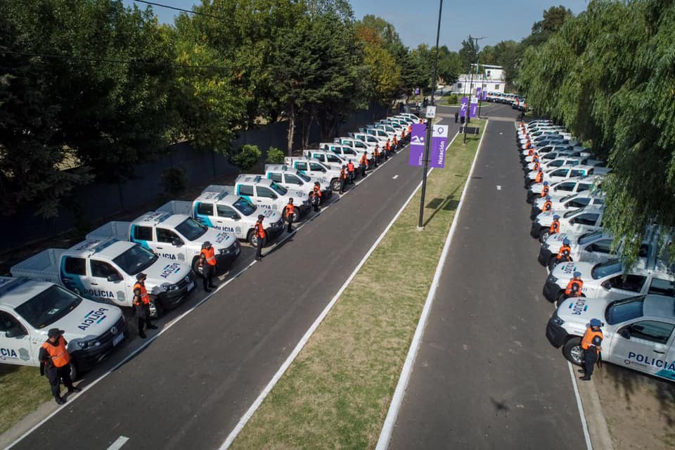 MAYRA MENDOZA PRESENTÓ LOS 40 NUEVOS MÓVILES QUE ADQUIRIÓ EL MUNICIPIO