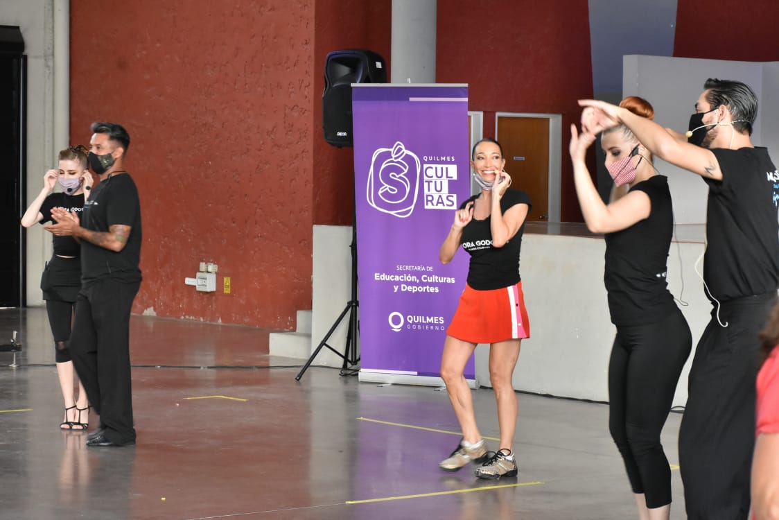  LA BAILARINA DE TANGO MORA GODOY VISITÓ QUILMES Y BRINDÓ UNA CAPACITACIÓN
