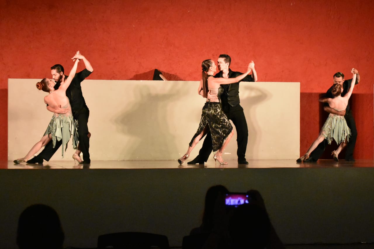  LA BAILARINA DE TANGO MORA GODOY VISITÓ QUILMES Y BRINDÓ UNA CAPACITACIÓN