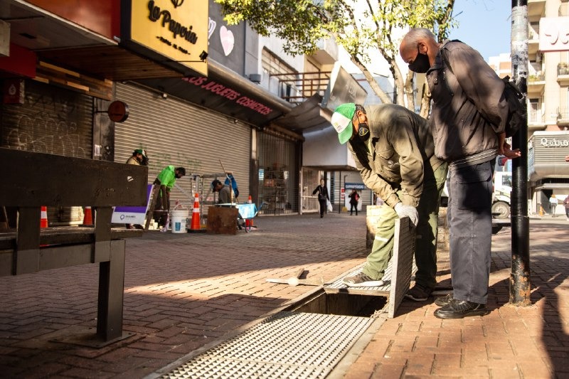 EL MUNICIPIO CONTINÚA CON LA REPARACIÓN DE VEREDAS DE LA PEATONAL RIVADAVIA