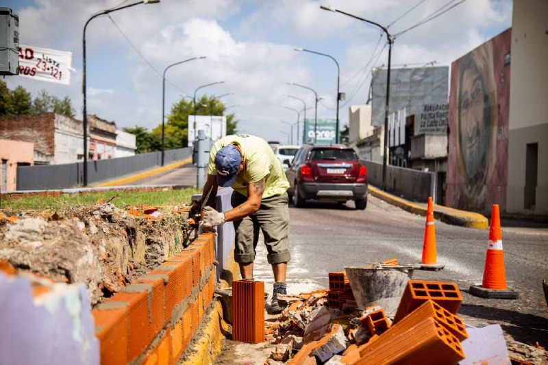 EL MUNICIPIO CONTINÚA CON LA REPARACIÓN DE VEREDAS DE LA PEATONAL RIVADAVIA