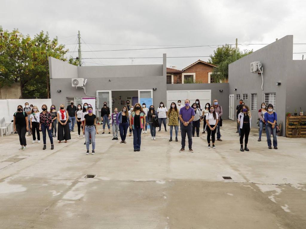 MAYRA Y GABRIELA TORRES REUNIDAS CON LOS EQUIPOS DE TRABAJO DE LOS DIAT