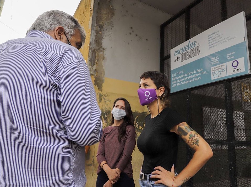 MAYRA SUPERVISÓ OBRAS EN LA EEST Nº2 DE BERNAL