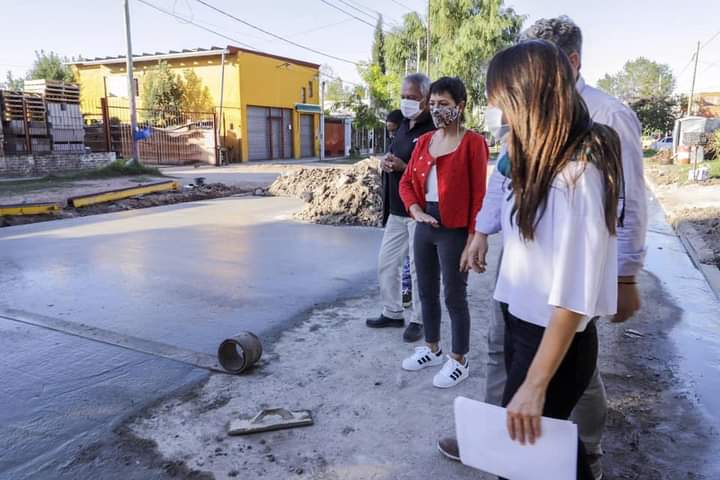 MAYRA SUPERVISÓ OBRAS DE BACHEO Y DE ESCUELAS EN EZPELETA OESTE