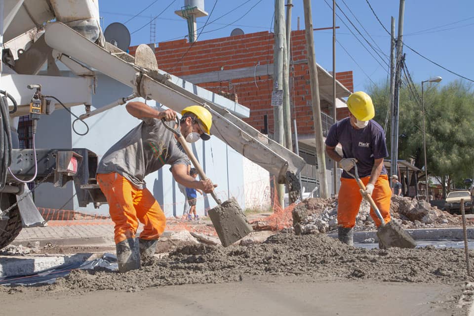 CONTINÚAN LAS OBRAS DE BACHEO Y PAVIMENTACIÓN EN LA MATERA Y IAPI