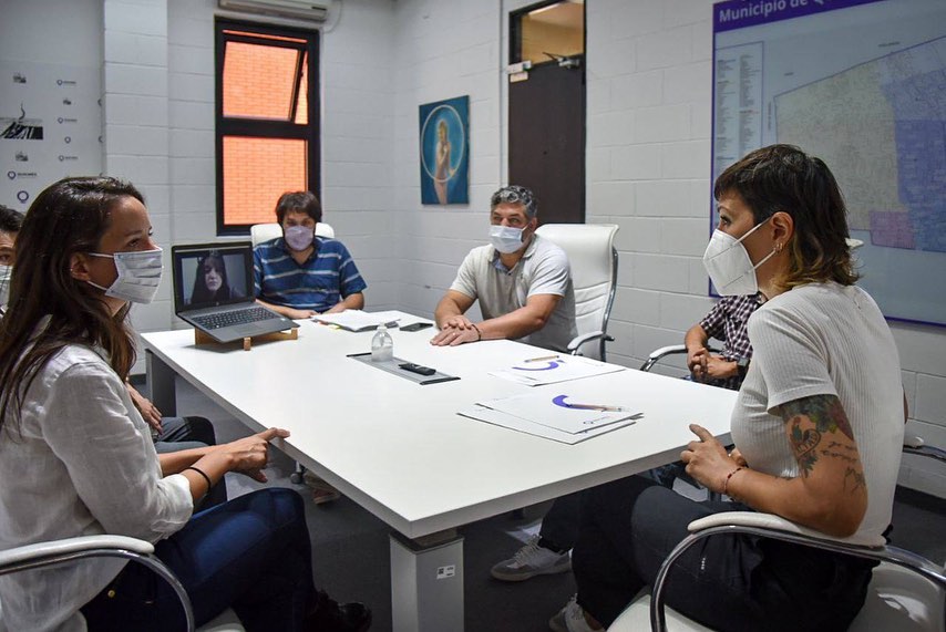 MAYRA FIRMÓ CONTRATO PARA LA EJECUCIÓN DE LA RED SECUNDARIA DE AGUA EN AZUL