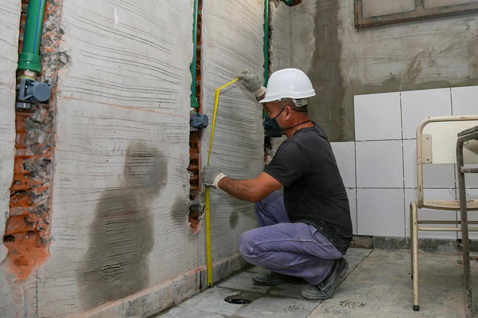 CONTINÚAN LAS OBRAS DE REFACCIÓN EN LAS ESCUELAS DEL DISTRITO