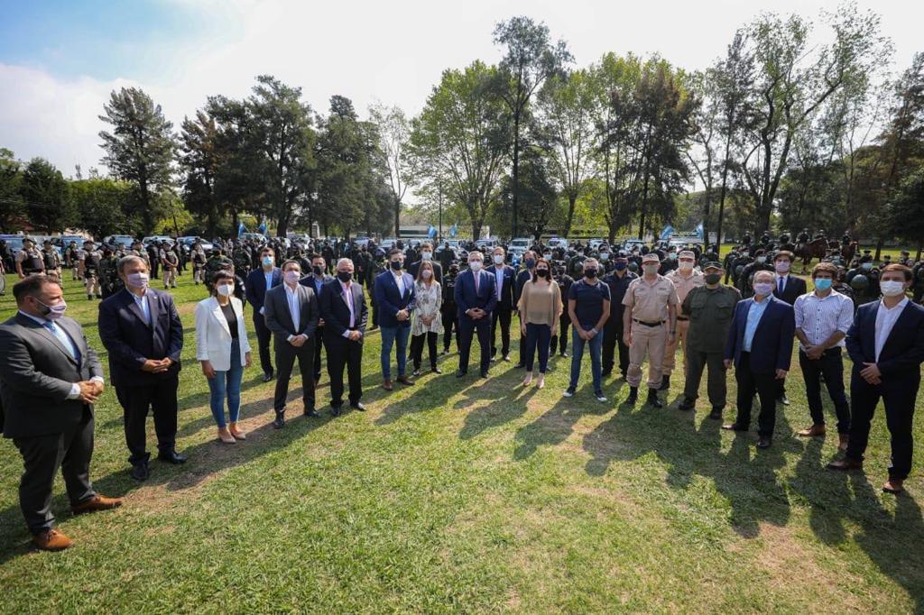 ENTREGA DE MÓVILES E INCORPORACIÓN DE 1.000 GENDARMES AL AMBA