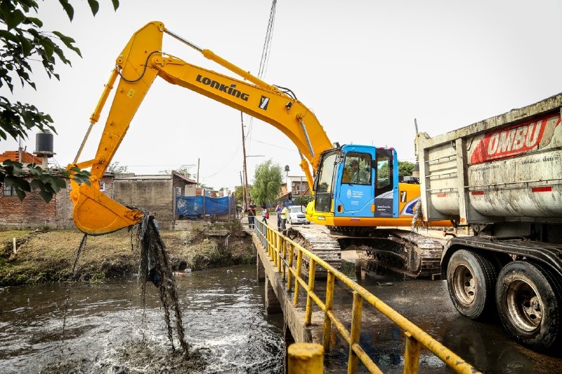  BACHEO EN QUILMES CENTRO Y LIMPIEZA DE ARROYOS EN LA ZONA OESTE