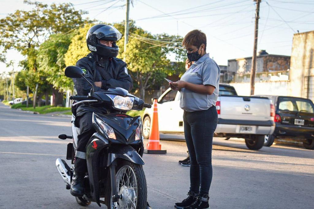 MAYRA SUPERVISÓ UN OPERATIVO DE CONTROL VEHICULAR EN BERNAL