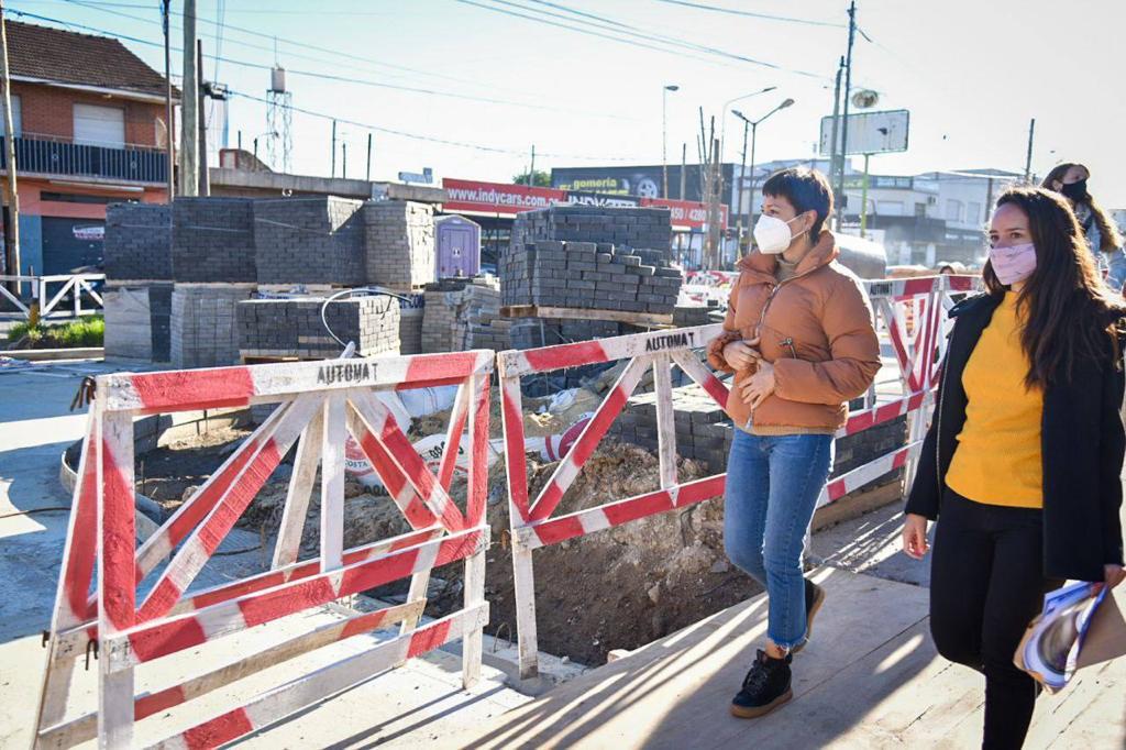 MAYRA SUPERVISÓ EL AVANCE DE LAS OBRAS EN EL INGRESO A VILLA LA FLORIDA 