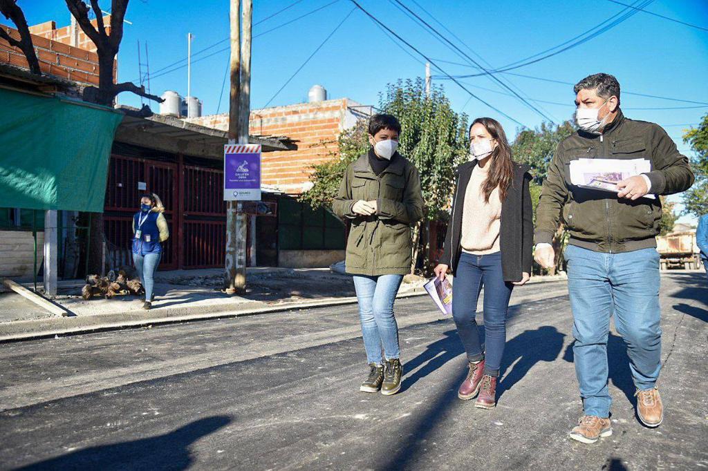 MAYRA SUPERVISÓ LOS PAVIMENTOS QUE SE EJECUTAN EN EL BARRIO INFANTINO