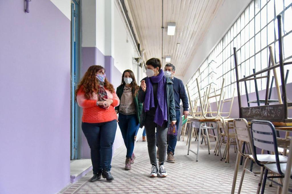 MAYRA SUPERVISÓ LOS TRABAJOS DE REFACCIÓN INTEGRAL EN ESCUELAS DEL DISTRITO
