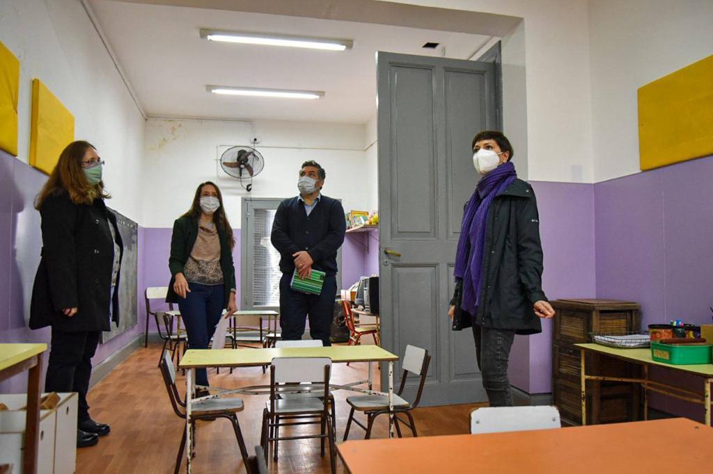 MAYRA SUPERVISÓ LOS TRABAJOS DE REFACCIÓN INTEGRAL EN ESCUELAS DEL DISTRITO
