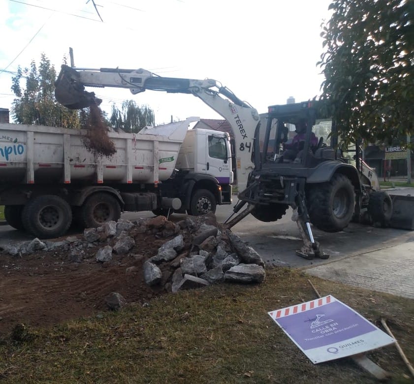 EL MUNICIPIO SIGUE CON LOS TRABAJOS DE BACHEO Y LIMPIEZA