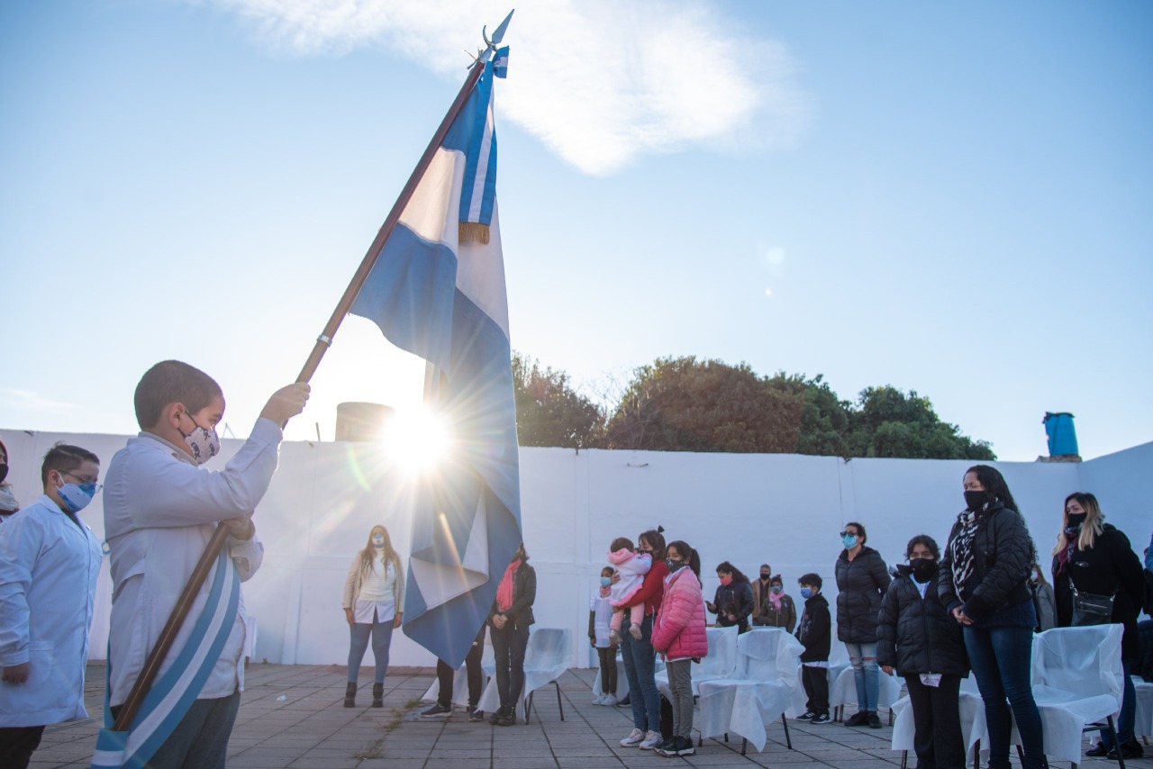 ACTO DE PROMESA DE LEALTAD A LA BANDERA EN LA ESCUELA PRIMARIA Nº 2