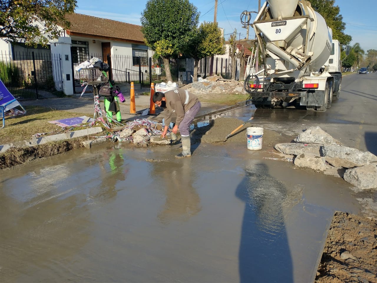 TRABAJOS DE BACHEO, HORMIGONADO Y TOMADO DE JUNTAS EN DISTINTAS CALLES