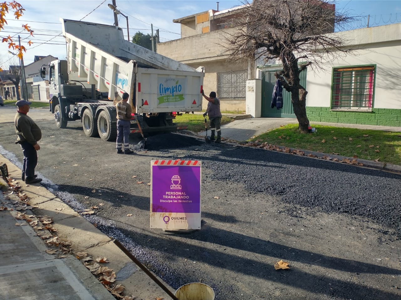 TRABAJOS DE BACHEO, HORMIGONADO Y TOMADO DE JUNTAS EN DISTINTAS CALLES