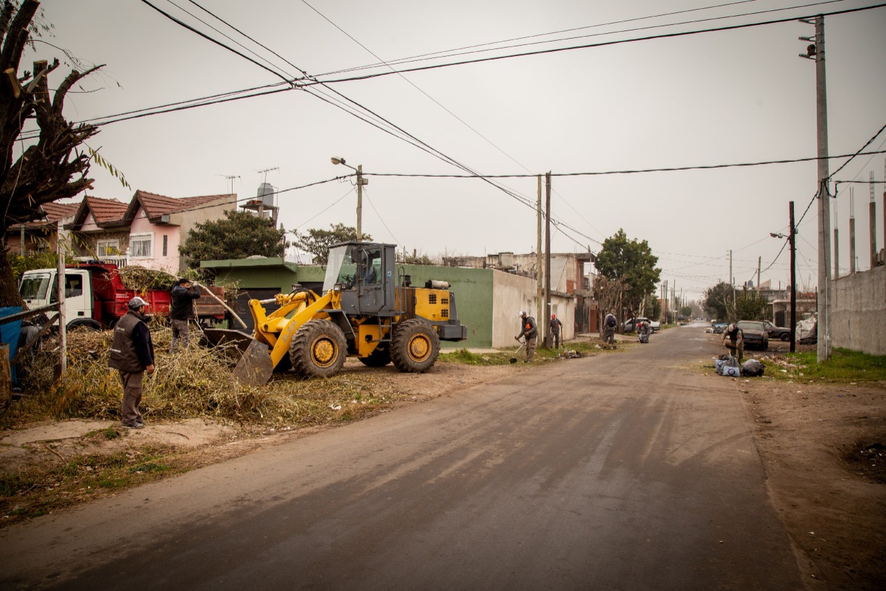 JORNADA INTEGRAL DE LIMPIEZA EN EL BARRIO LA ESPERANZA