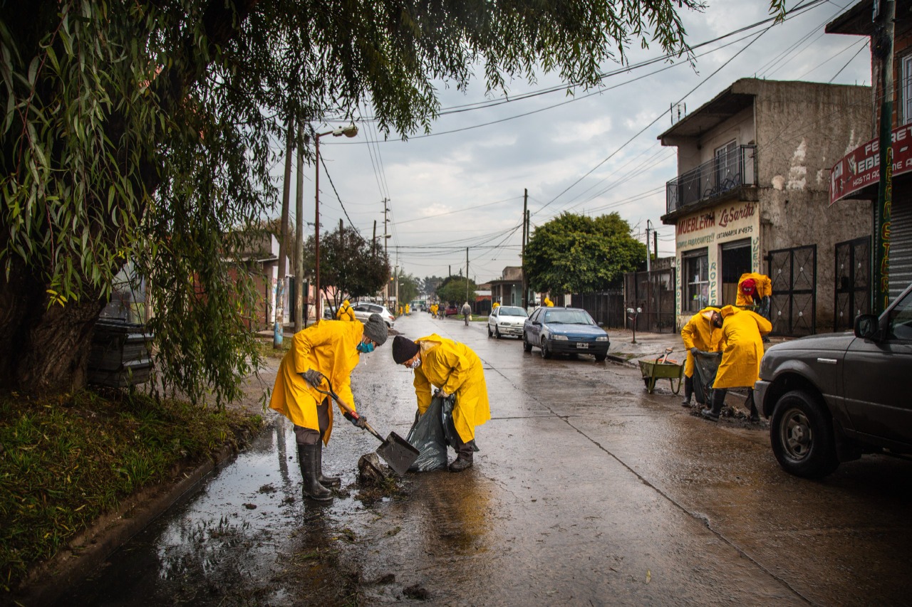 OPERATIVO INTEGRAL DE LIMPIEZA EN EL BARRIO LA SARITA DE QUILMES OESTE