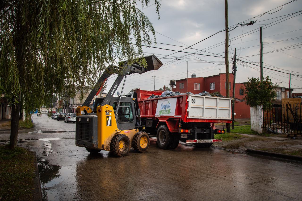 OPERATIVO INTEGRAL DE LIMPIEZA EN EL BARRIO LA SARITA DE QUILMES OESTE