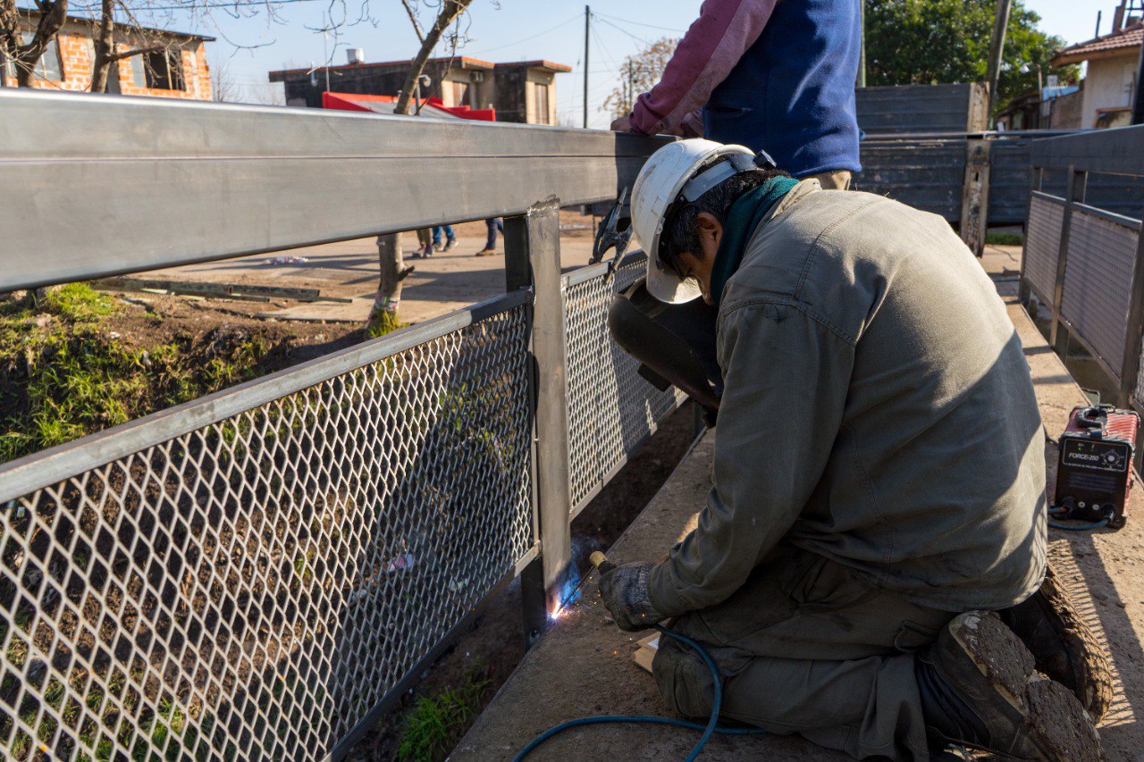 TRABAJOS DE MANTENIMIENTO Y MEJORAS EN PUENTES Y CALLES DE QUILMES