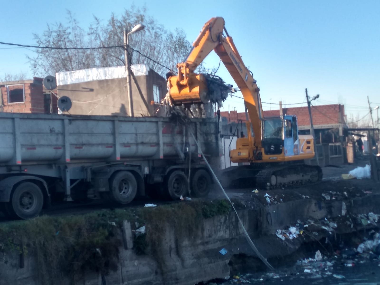 SIGUEN LAS TAREAS DE MEJORAS Y MANTENIMIENTO DE CALLES Y ESPACIOS PÚBLICOS