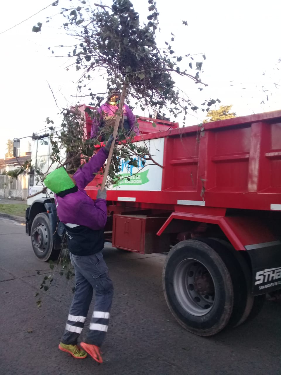 SIGUEN LAS TAREAS DE MEJORAS Y MANTENIMIENTO DE CALLES Y ESPACIOS PÚBLICOS