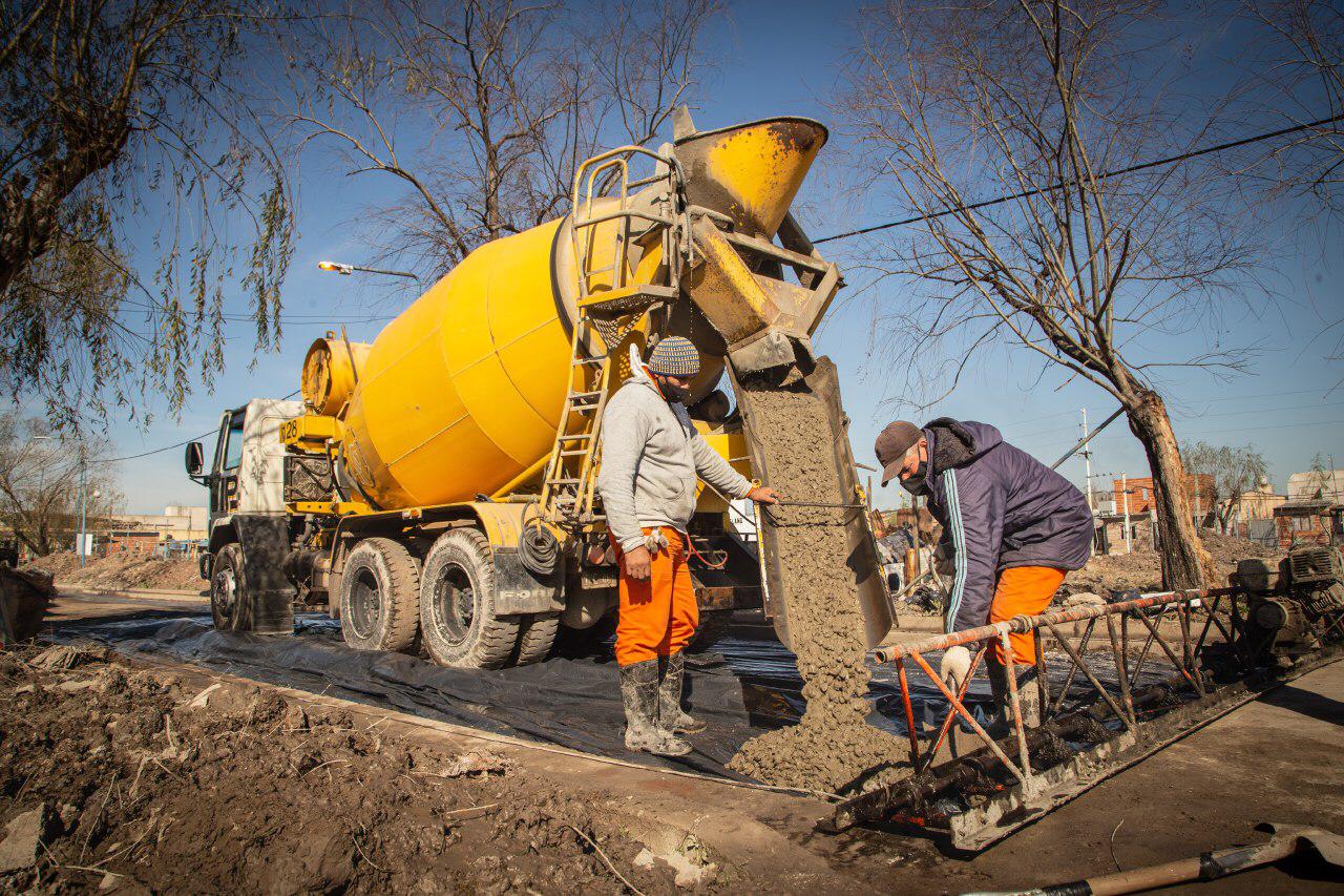 AVANZA LA OBRA DE PAVIMENTACIÓN EN EL BARRIO LA MATERA