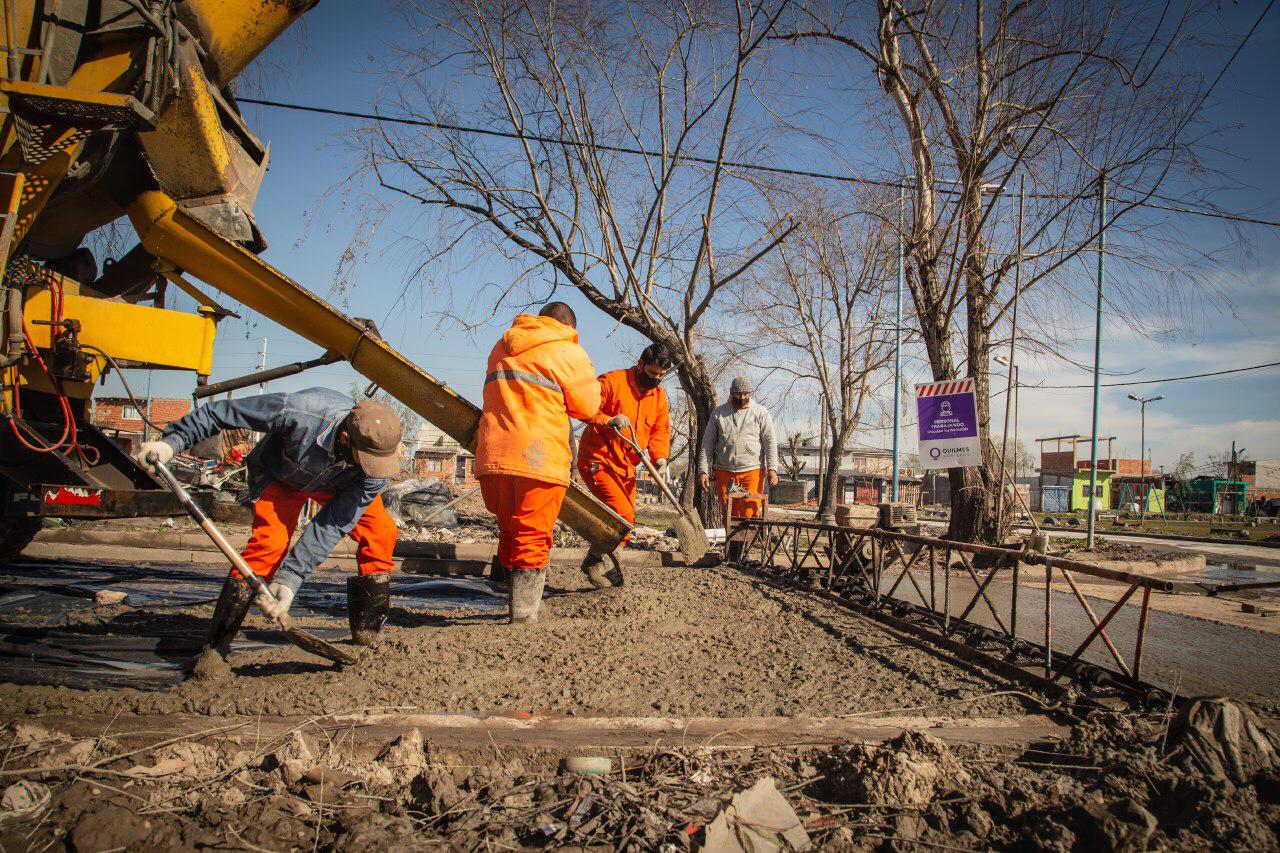 AVANZA LA OBRA DE PAVIMENTACIÓN EN EL BARRIO LA MATERA