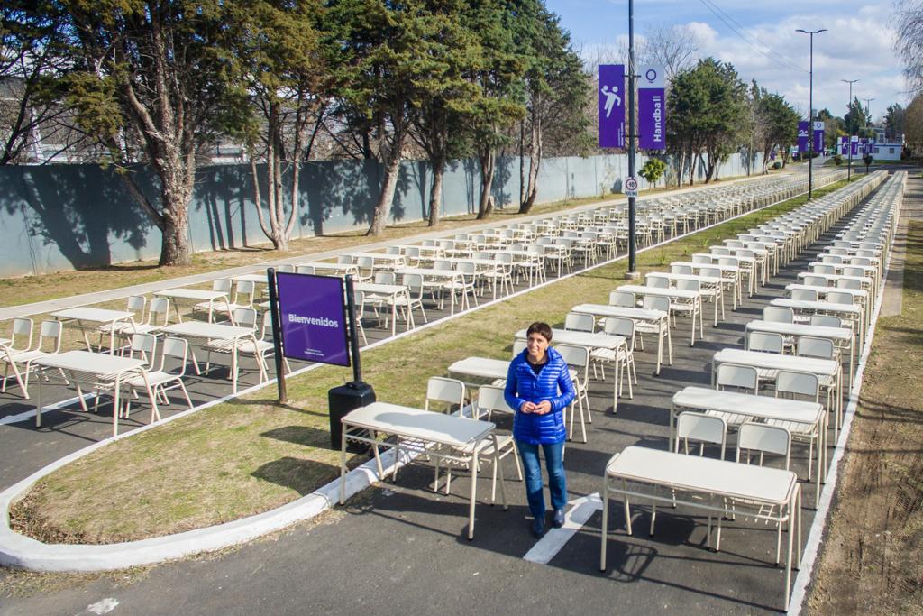  MAYRA ENCABEZÓ LA PRESENTACIÓN DEL NUEVO MOBILIARIO ESCOLAR
