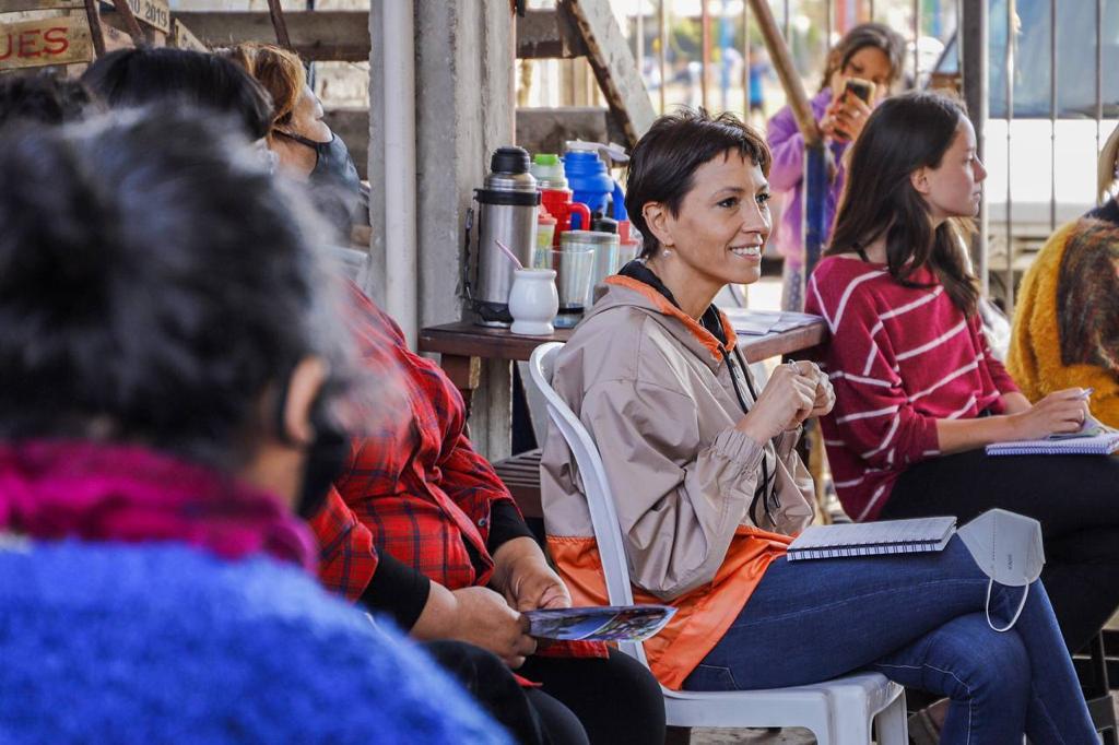 MAYRA EN EL BARRIO KOLYNOS