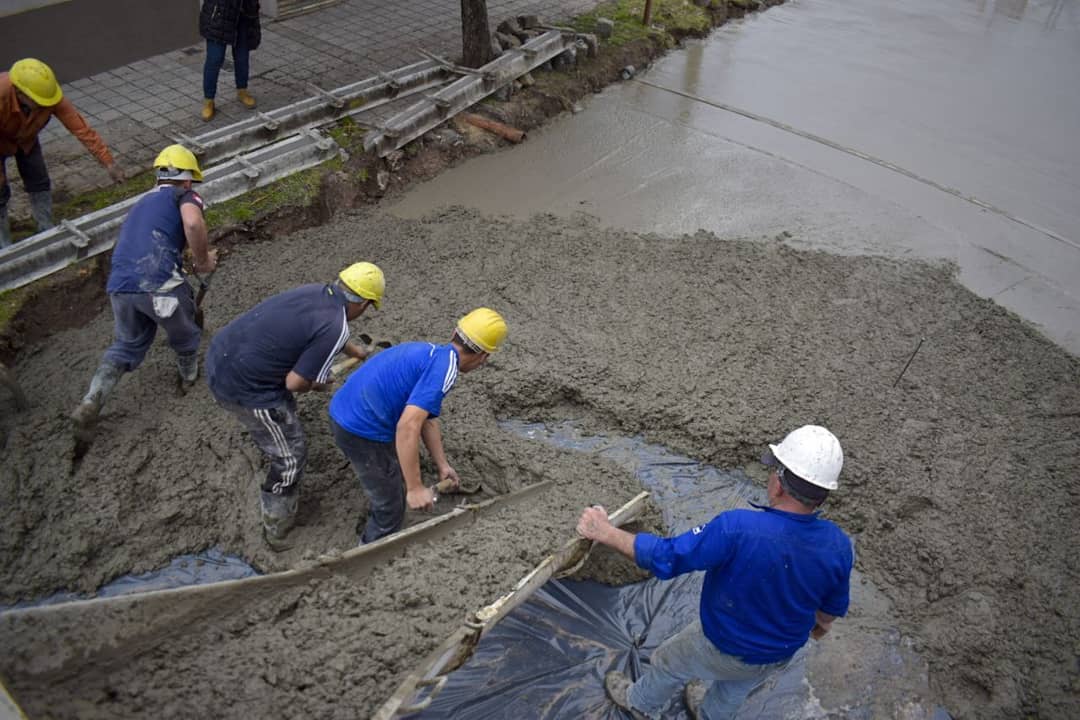  EL MUNICIPIO CONTINÚA CON LAS TAREAS DE PAVIMENTACIÓN EN QUILMES OESTE
