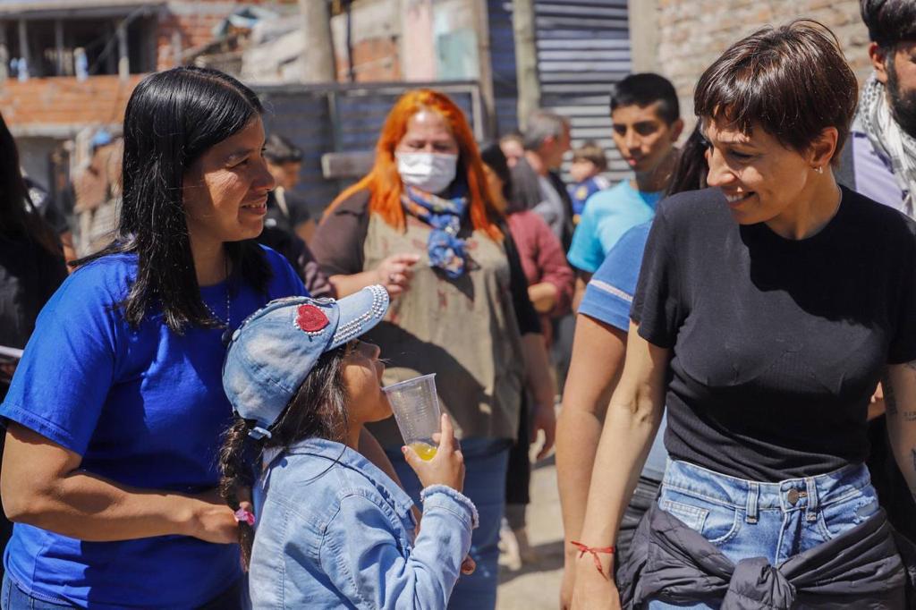 MAYRA RECORRIÓ EL BARRIO FINEXCOR DONDE DIALOGÓ Y ESCUCHÓ A LOS VECINOS