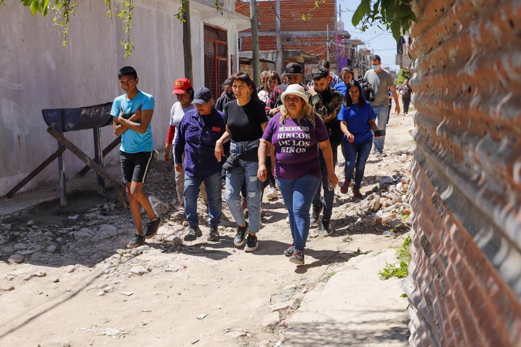 MAYRA RECORRIÓ EL BARRIO FINEXCOR DONDE DIALOGÓ Y ESCUCHÓ A LOS VECINOS