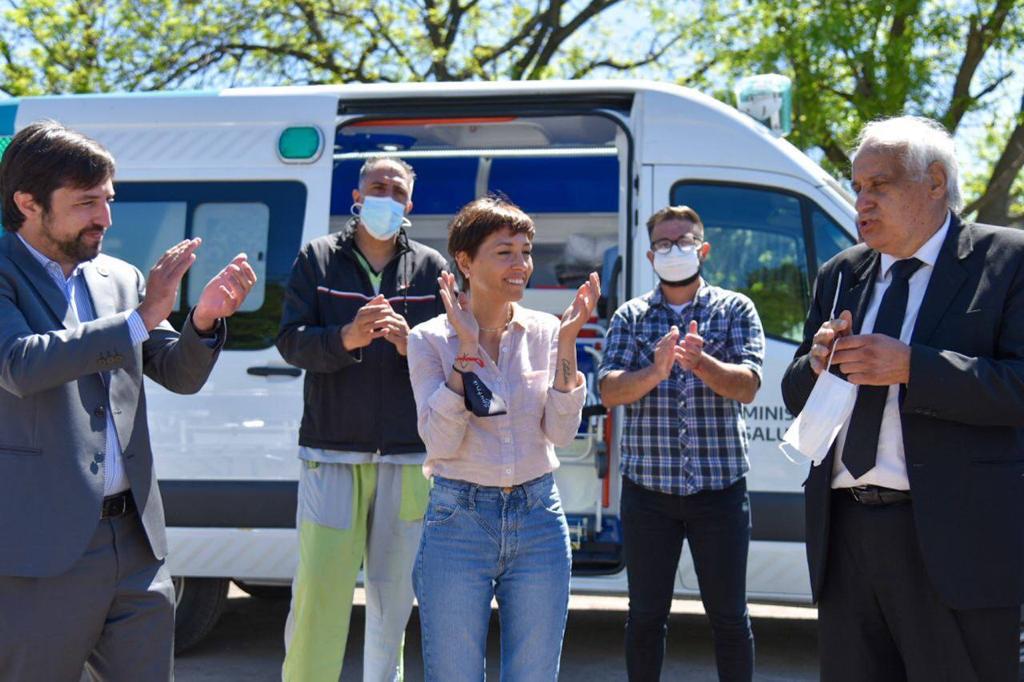 MAYRA Y KREPLAK ENTREGARON AMBULANCIA DE ALTA COMPLEJIDAD AL IRIARTE