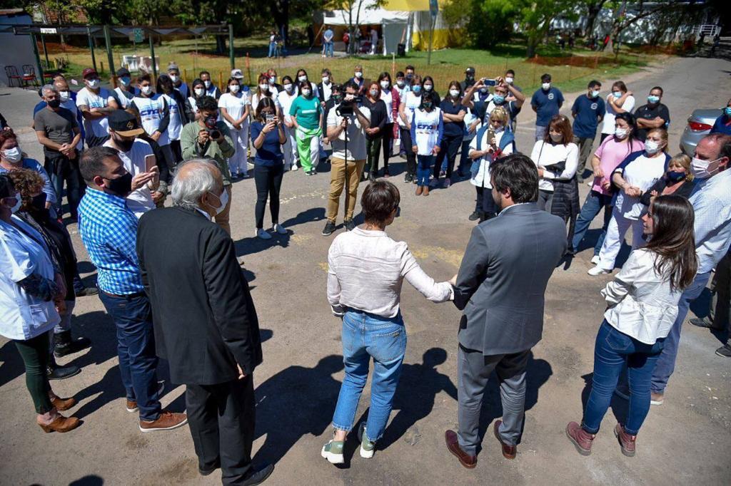 MAYRA Y KREPLAK ENTREGARON AMBULANCIA DE ALTA COMPLEJIDAD AL IRIARTE