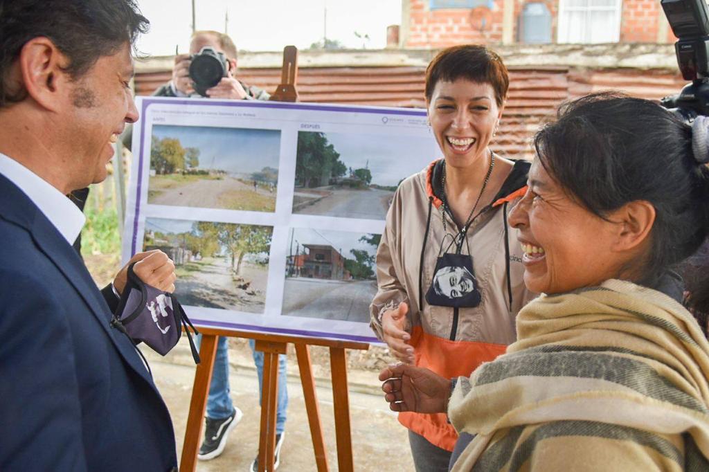 MAYRA CON KICILLOF Y TOLOSA PAZ EN EL BARRIO SAYONARA