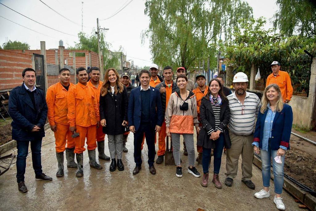 MAYRA CON KICILLOF Y TOLOSA PAZ EN EL BARRIO SAYONARA