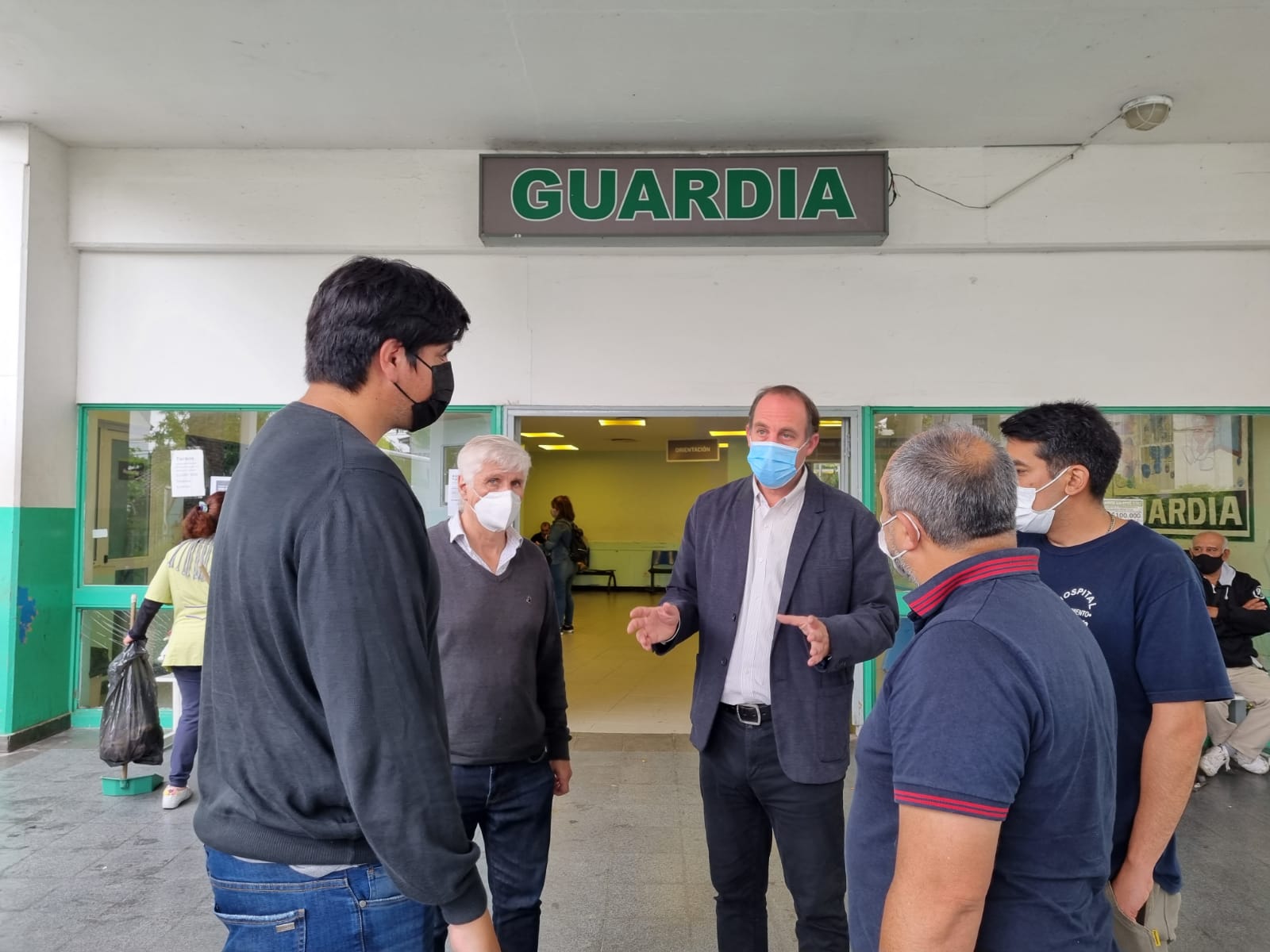 RECORRIDA DE FUNCIONARIOS PROVINCIALES POR OBRAS DEL HOSPITAL DE QUILMES