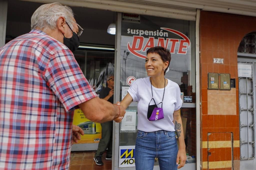 MAYRA RECORRIÓ OBRAS Y CONVERSÓ CON VECINOS DE VILLA LA FLORIDA