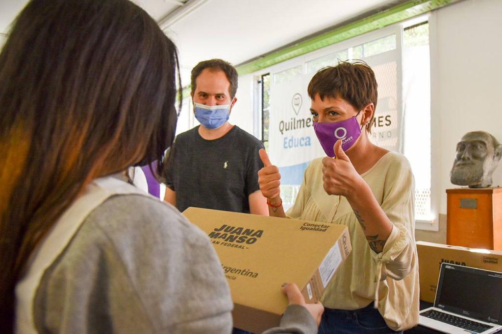 MAYRA ENCABEZÓ UNA NUEVA ENTREGA DE 70 NETBOOKS