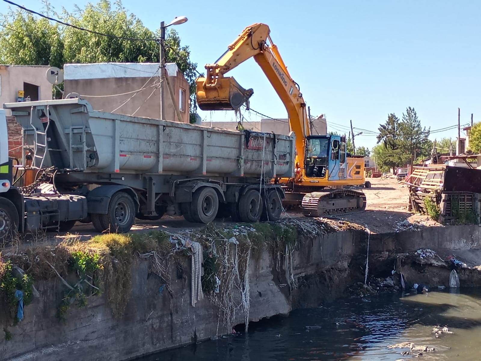 QUILMES: CONTINÚAN LAS TAREAS DIARIAS DE SERVICIOS PÚBLICOS