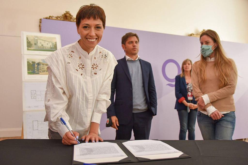MAYRA Y KICILLOF FIRMARON CONVENIO PARA CONSTRUIR EDIFICIO PARA EL ISFD 83