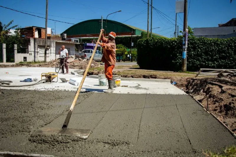 AVANZA LA PAVIMENTACIÓN DE MÁS DE 35 CUADRAS EN VILLA LA FLORIDA