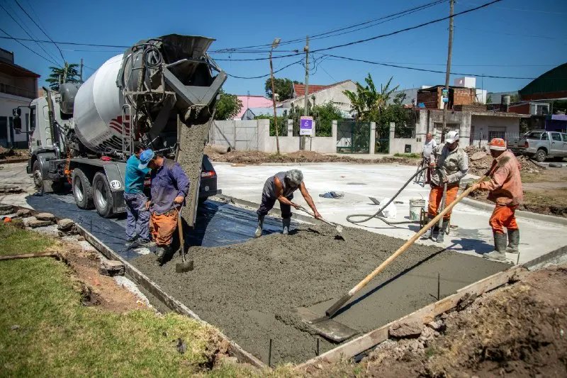 AVANZA LA PAVIMENTACIÓN DE MÁS DE 35 CUADRAS EN VILLA LA FLORIDA